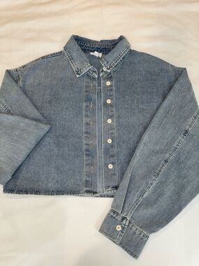 LE LIS Cropped Light Wash Denim Button-Up Jacket M